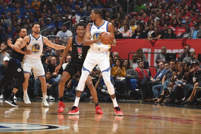 庄则栋与佐佐木敦子温馨居家照片分享